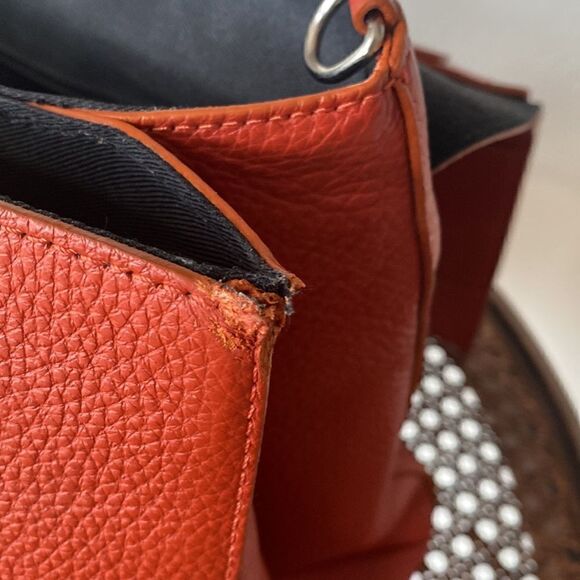 Elegant Woven Leather Handbag - Red - Picture 11 of 13